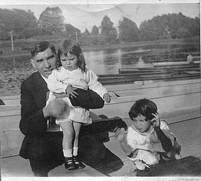 Dragoman_in_USA_with_Dauthers