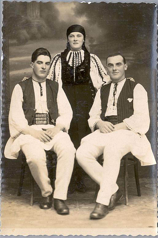 Eugen_Dragan,_Maria_Dragan(_maiden-Bara),_Emil_Dragan_Aprox_1949