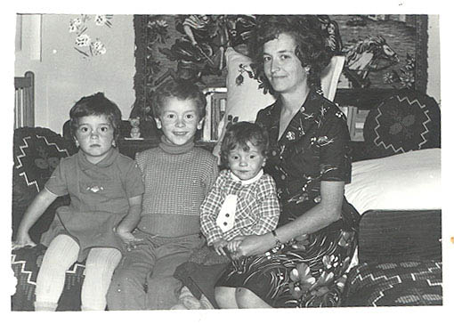 Rodica_Dragan_with_her_three_children_Vurpar_Dec._1978